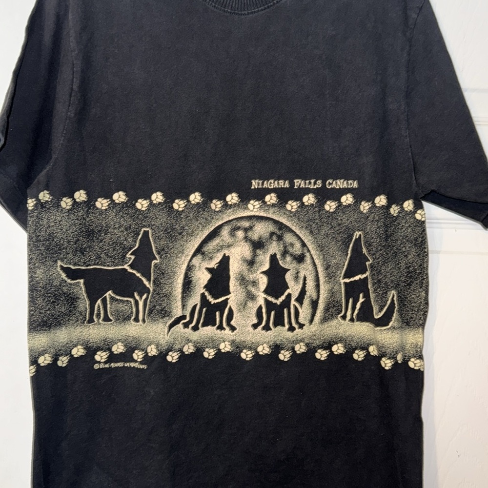 3/$30 Black Niagara Falls Canada Wolf T-Shirt